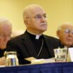 Un archevêque accusé d’avoir nié la légitimité du pape François